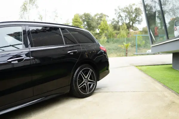 Mercedes-Benz C 300 e AMG Line 13