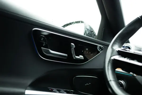 Mercedes-Benz C 300 e AMG Line 28