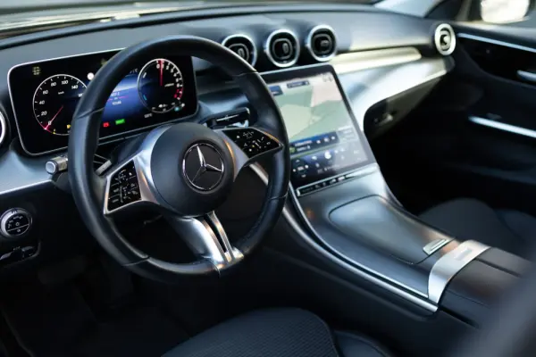 Mercedes-Benz C 300 e Avantgarde 27