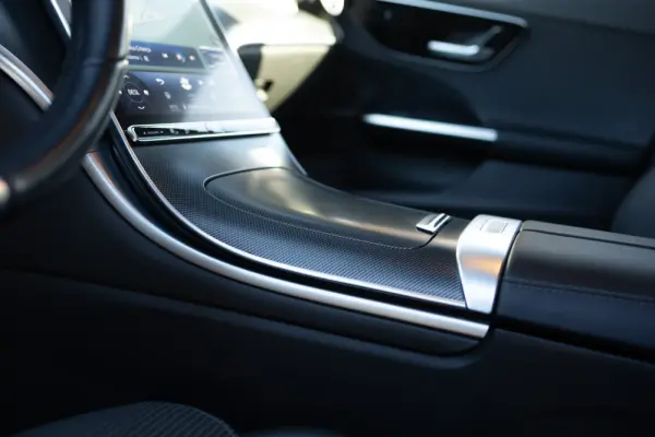 Mercedes-Benz C 300 e Avantgarde 28