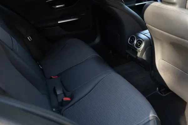 Mercedes-Benz C 300 e Avantgarde 39