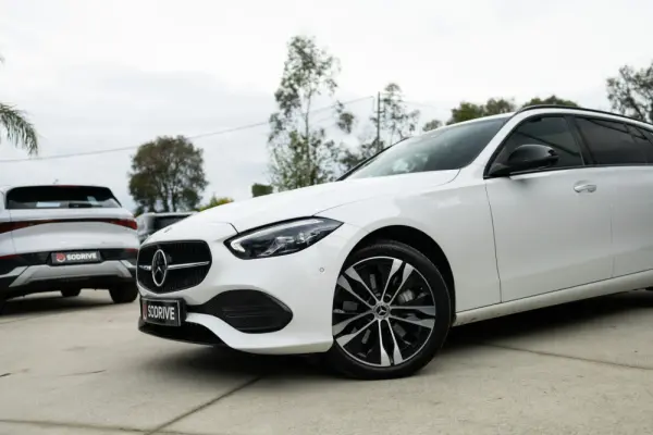 Mercedes-Benz C 300 e Avantgarde 13