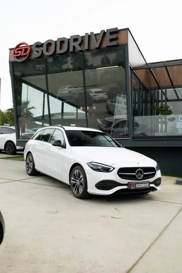Mercedes-Benz C 300 e Avantgarde 15