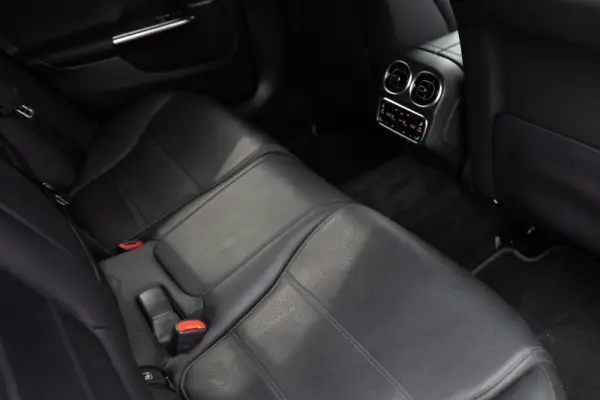 Mercedes-Benz C 300 e Avantgarde 22