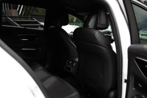 Mercedes-Benz C 300 e Avantgarde 21