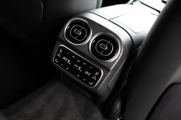Mercedes-Benz C 300 e Avantgarde 24