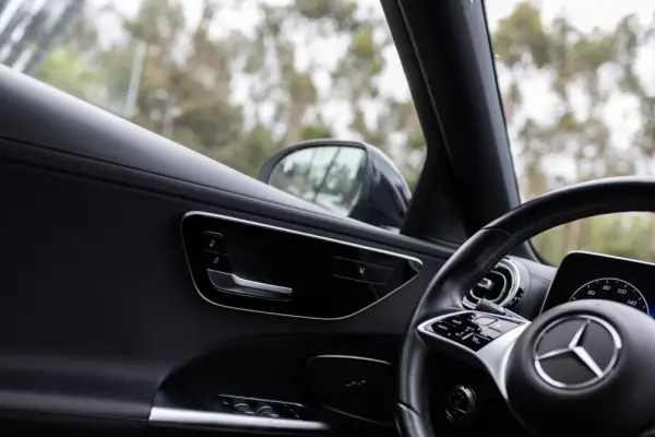 Mercedes-Benz C 300 e Avantgarde 28