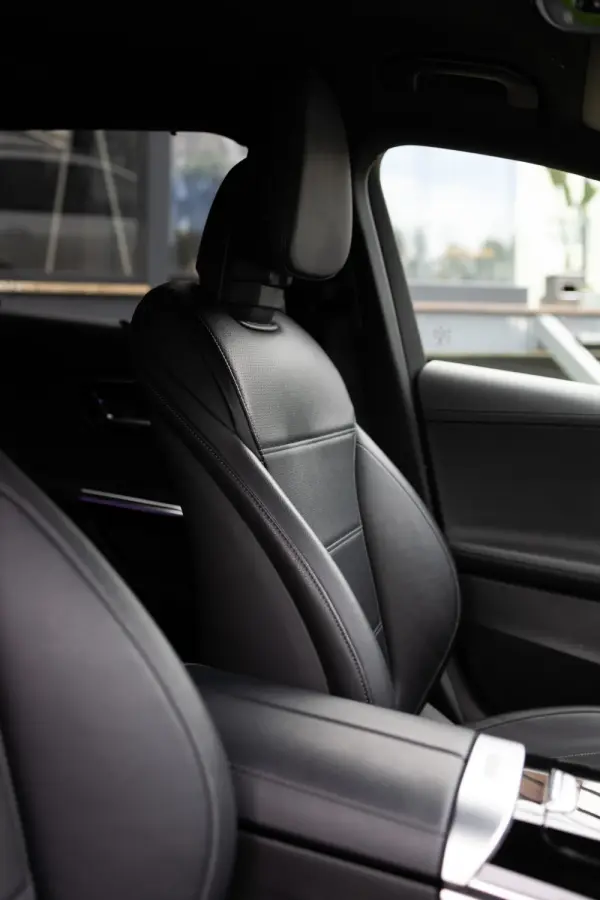 Mercedes-Benz C 300 e Avantgarde 31