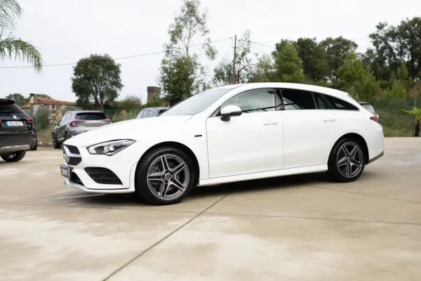 Mercedes-Benz CLA 250 e Shooting Brake AMG Line 4