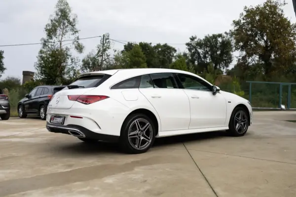 Mercedes-Benz CLA 250 e Shooting Brake AMG Line 5