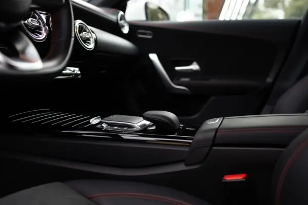 Mercedes-Benz CLA 250 e Shooting Brake AMG Line 26