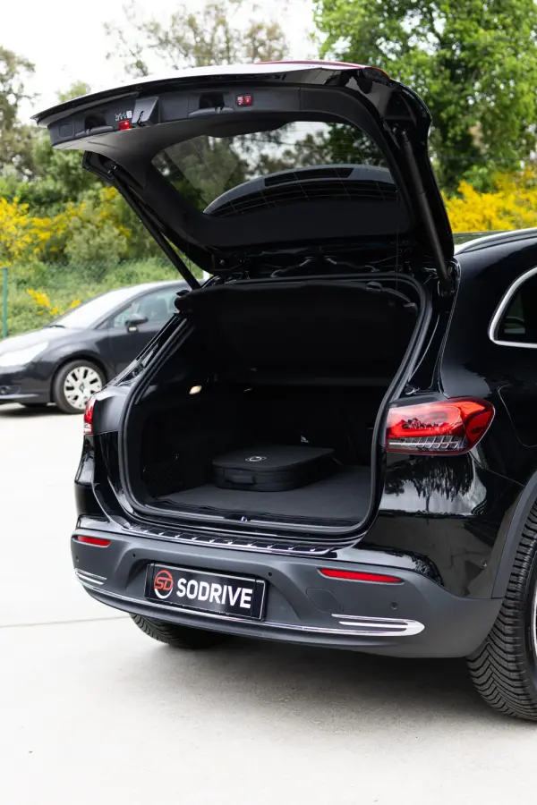 Mercedes-Benz EQA 300 4Matic Progressive 19