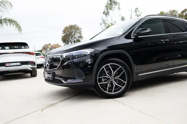 Mercedes-Benz EQA 300 4Matic Progressive 23