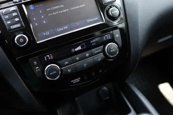 Nissan Qashqai 1.5 dCi N-Connecta 13