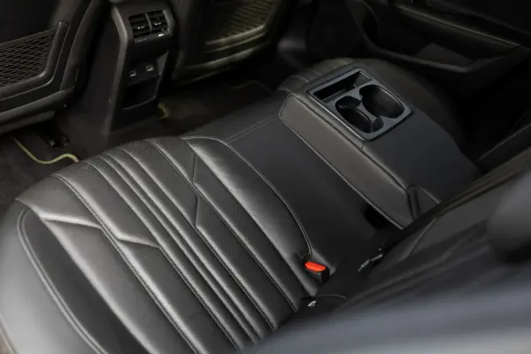 Peugeot 408 225 e-EAT8 GT 11