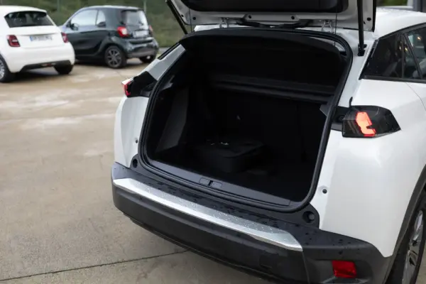 Peugeot e-2008 Active 8