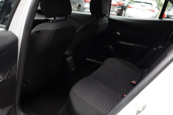 Peugeot e-2008 Active 11