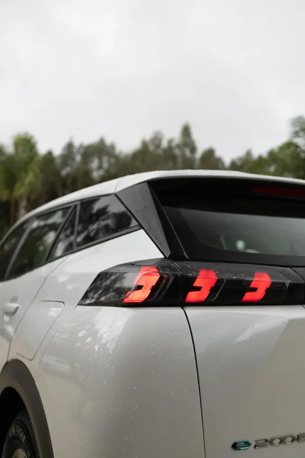 Peugeot e-2008 Active 13