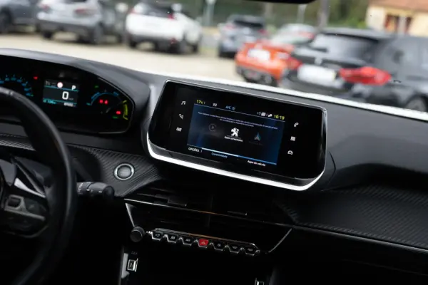 Peugeot e-2008 Active 15
