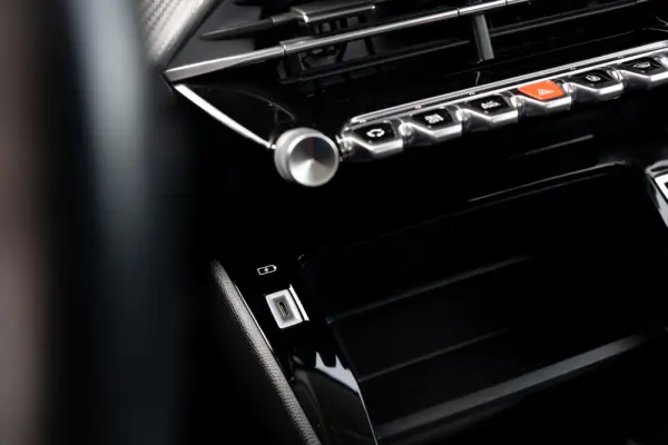 Peugeot e-208 50 kWh Allure 25
