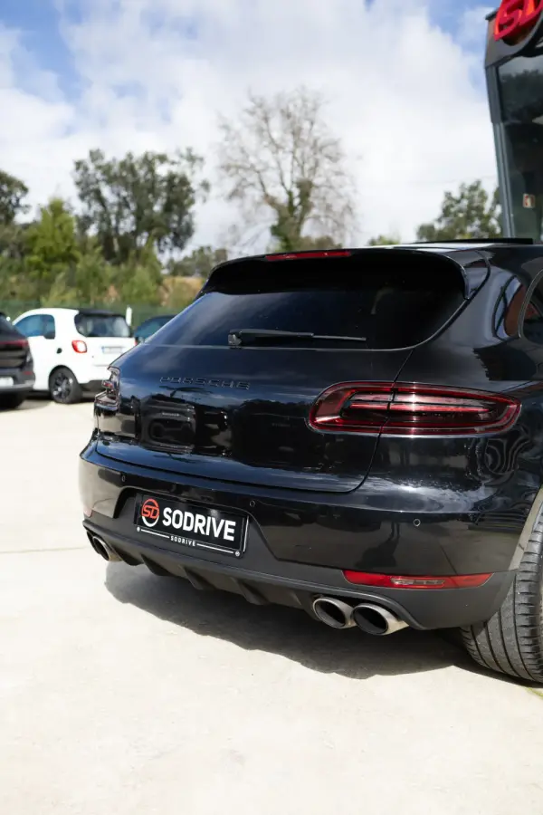 Porsche Macan S PDK 32
