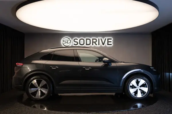 Porsche Macan Electric 4 4