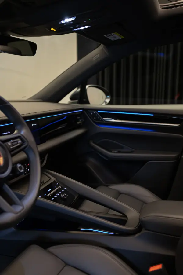 Porsche Macan Electric 4 11