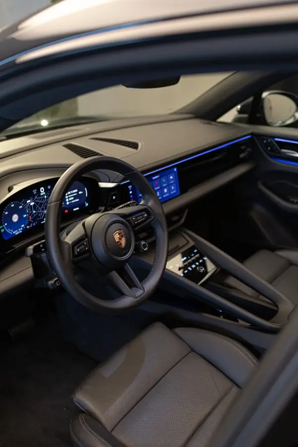 Porsche Macan Electric 4 16