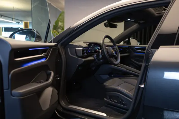 Porsche Macan Electric 4 18