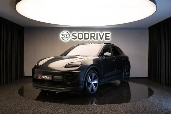 Porsche Macan Electric 4 17