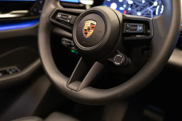 Porsche Macan Electric 4 24