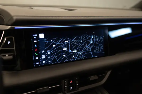 Porsche Macan Electric 4 37