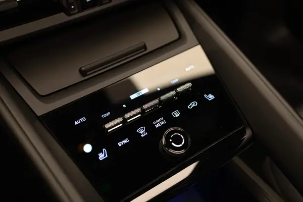 Porsche Macan Electric 4 40