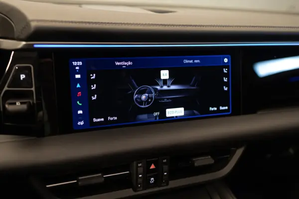 Porsche Macan Electric 4 42