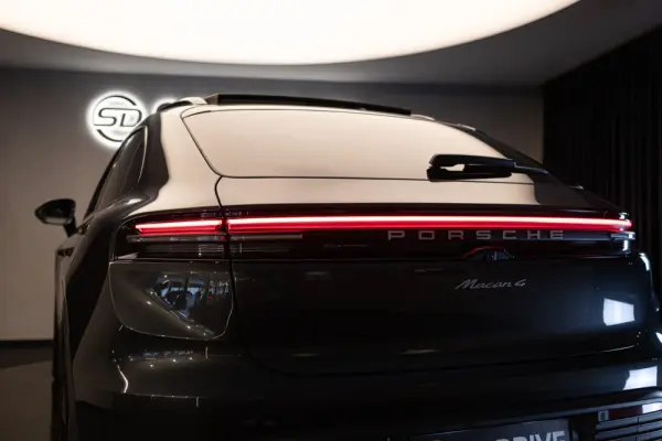 Porsche Macan Electric 4 43