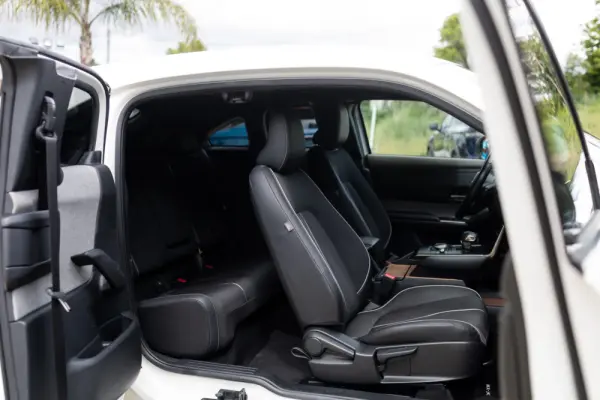 Mazda MX-30 e-SKYACTIV Excellence 8