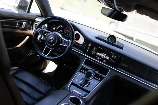 Porsche Panamera Sport Turismo 4 E-Hybrid 2