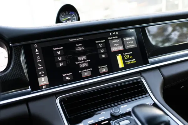 Porsche Panamera Sport Turismo 4 E-Hybrid 3