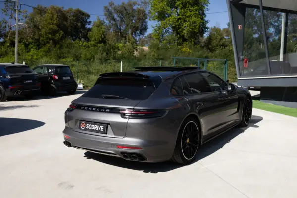 Porsche Panamera Sport Turismo 4 E-Hybrid 8