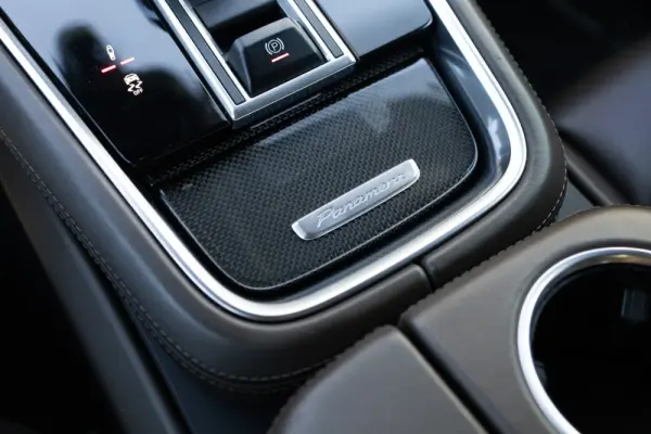 Porsche Panamera Sport Turismo 4 E-Hybrid 10