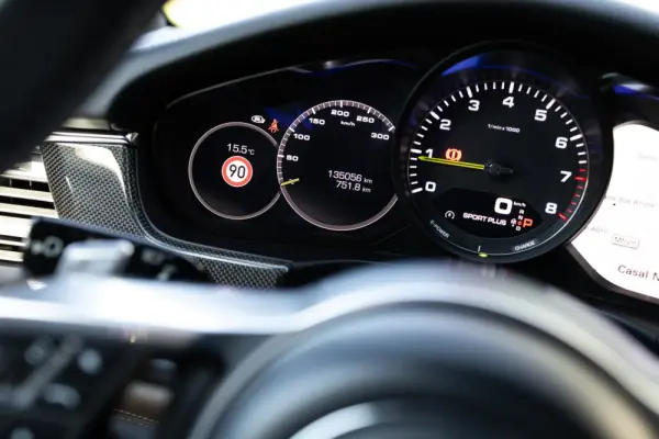 Porsche Panamera Sport Turismo 4 E-Hybrid 12