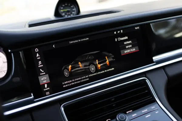 Porsche Panamera Sport Turismo 4 E-Hybrid 21