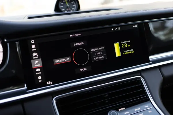 Porsche Panamera Sport Turismo 4 E-Hybrid 38