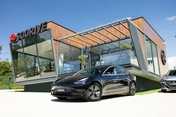 Tesla Model 3 Long-Range Dual Motor AWD 1