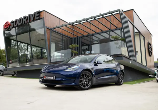 Tesla Model 3 Standard Range Plus RWD 1