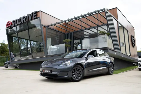 Tesla Model 3 Standard Range Plus RWD 1