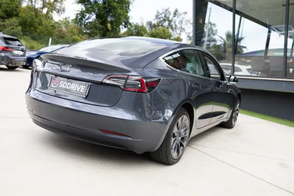 Tesla Model 3 Standard Range Plus RWD 17