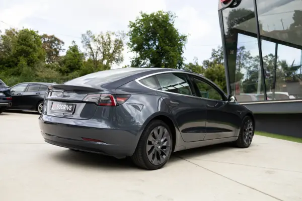 Tesla Model 3 Standard Range Plus RWD 18