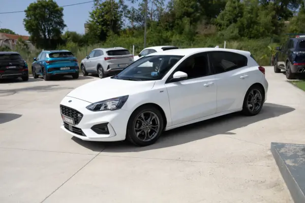 Ford Focus 1.0 EcoBoost S&S ST-LINE 4