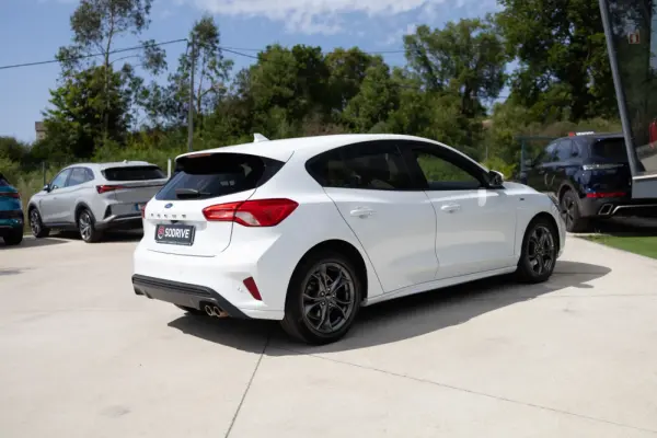 Ford Focus 1.0 EcoBoost S&S ST-LINE 6